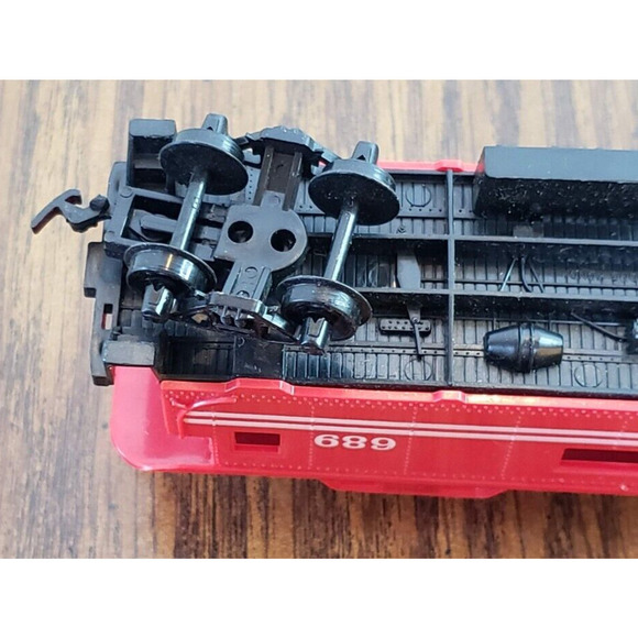 TYCO HO Scale Red White Striped Caboose 689 - Picture 7 of 8